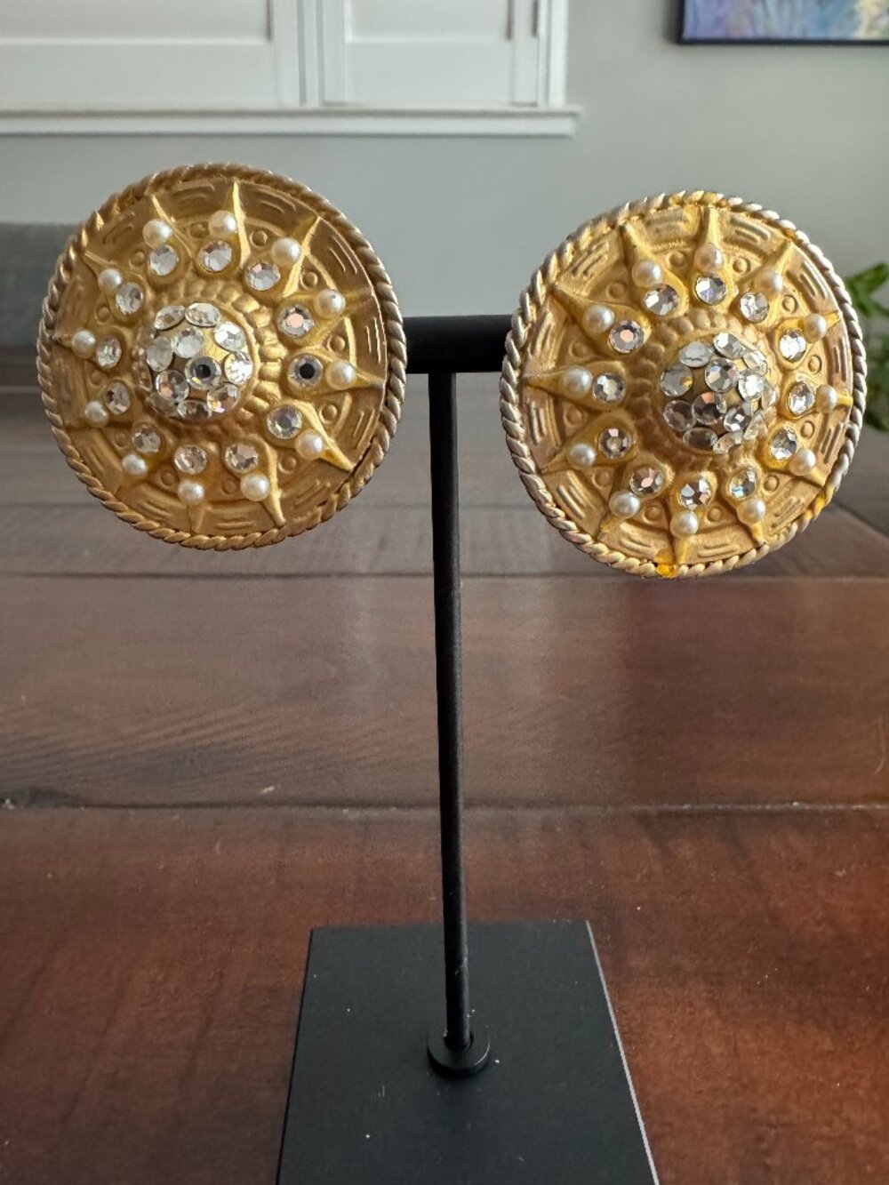 Rare Vtg Richard Kerr Pearl/Rhinestone Sunburst Earrings in Gold Clip-On 1980s